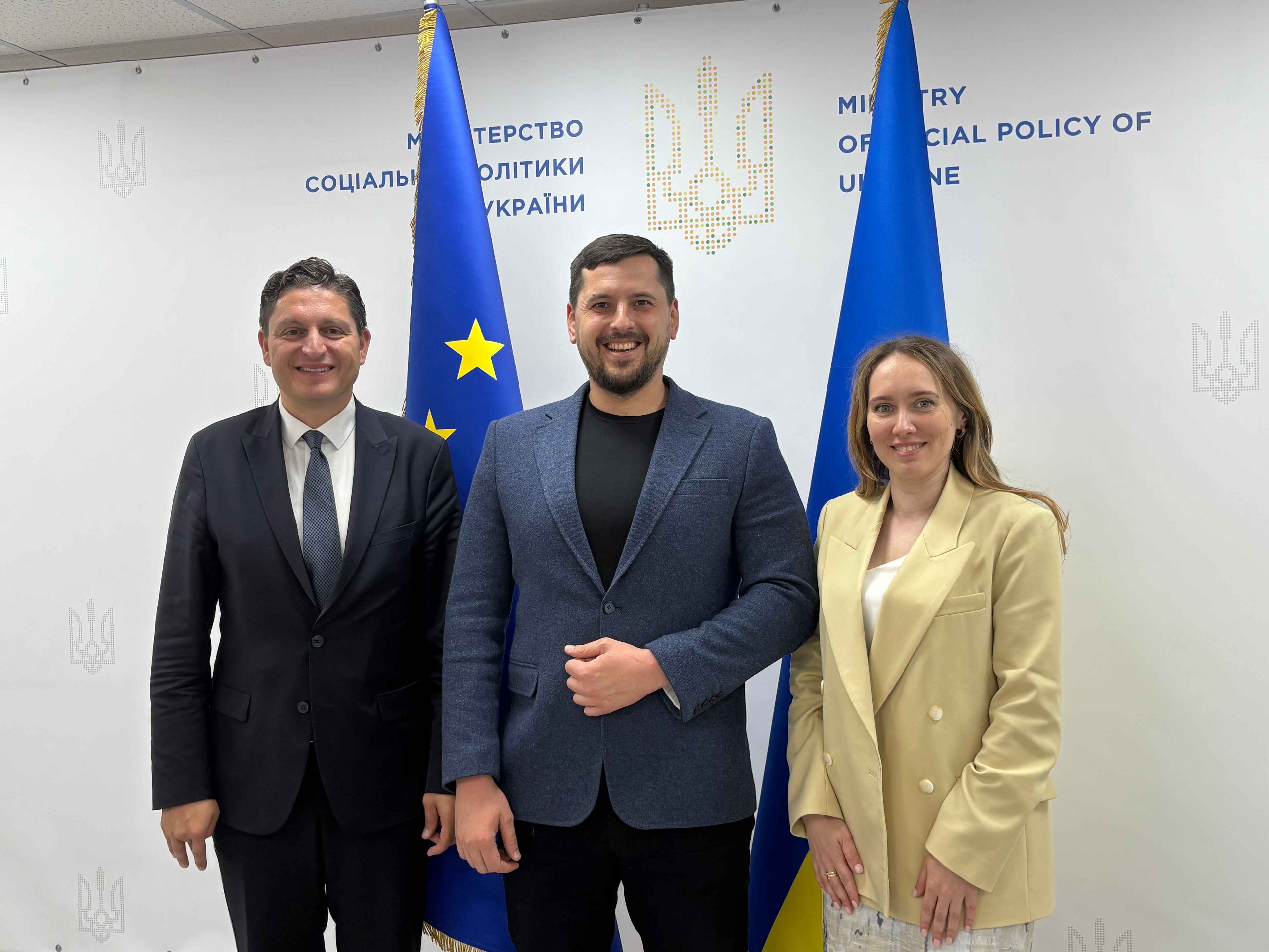 Заступник міністра соціальної політики з питань цифрового розвитку, цифрових трансформацій та цифровізації (CDTO) Анатолій Комірний з представниками глобальної технологічної компанії в платіжній індустрії Mastercard