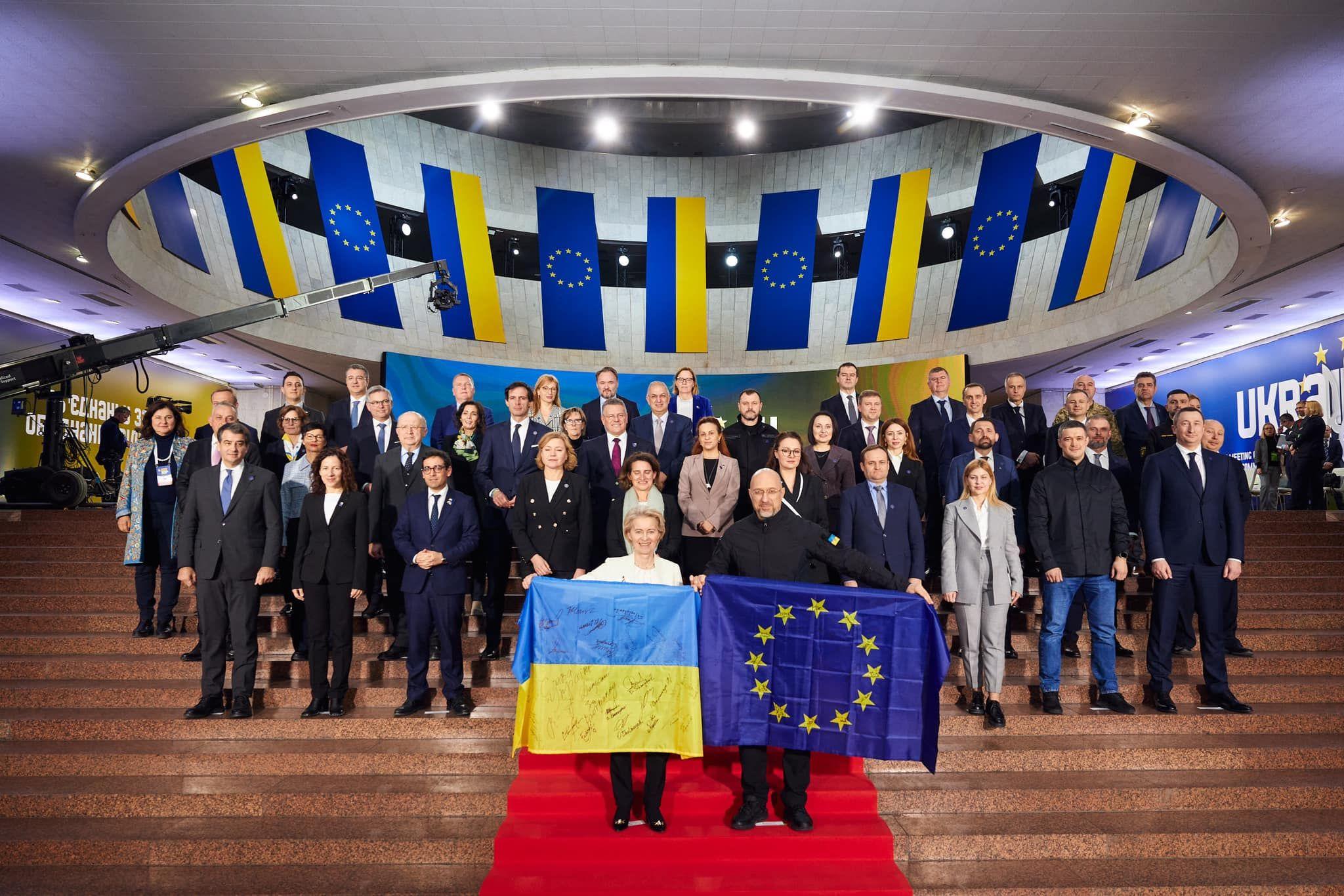 Представники ЄС та Уряду України під час засідання спільного засідання Уряду України та Колегії Європейських комісарів 