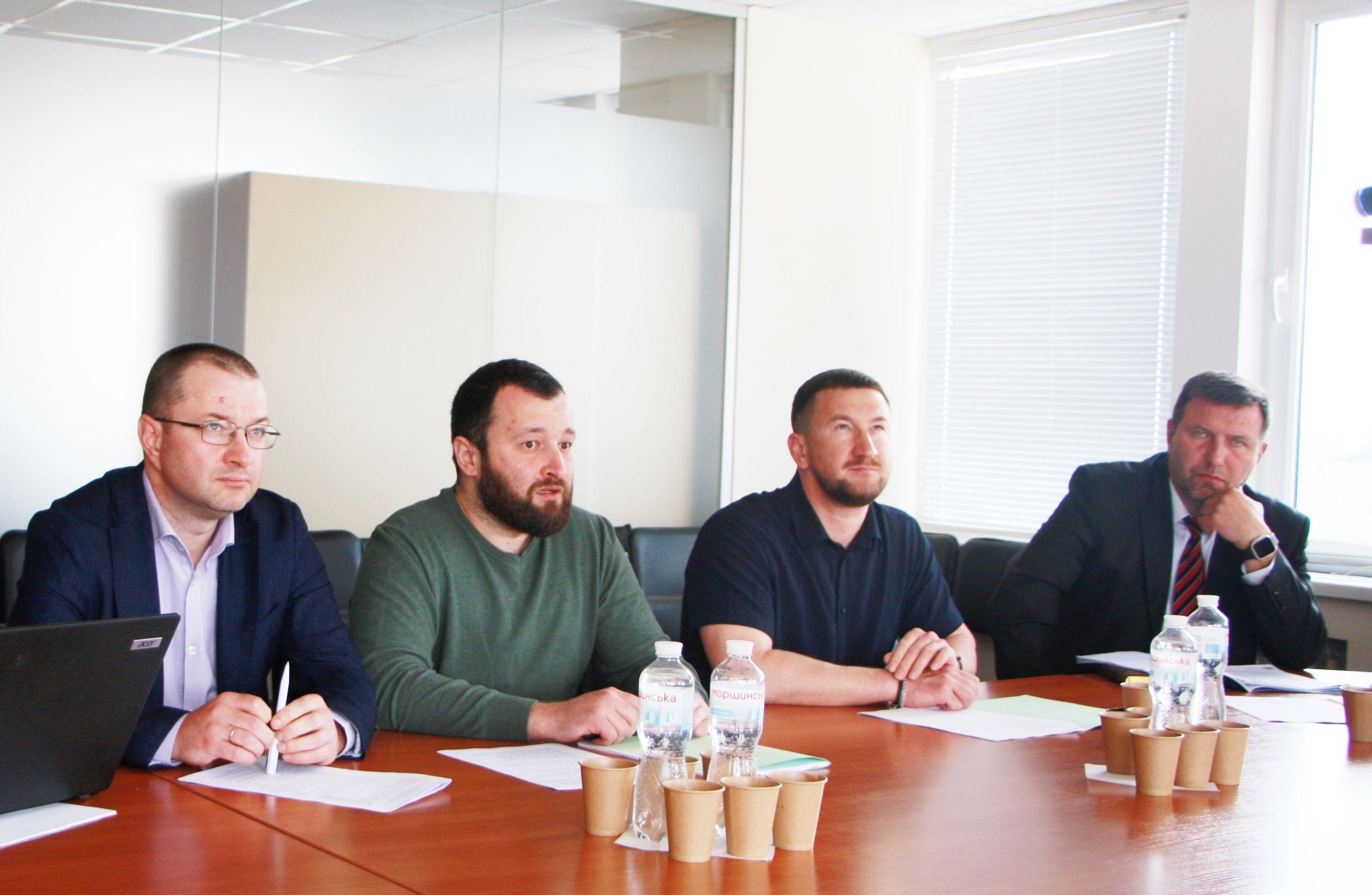 На фото представники Громадської ради при Мінсоцполітики та предстваники Міністерства 