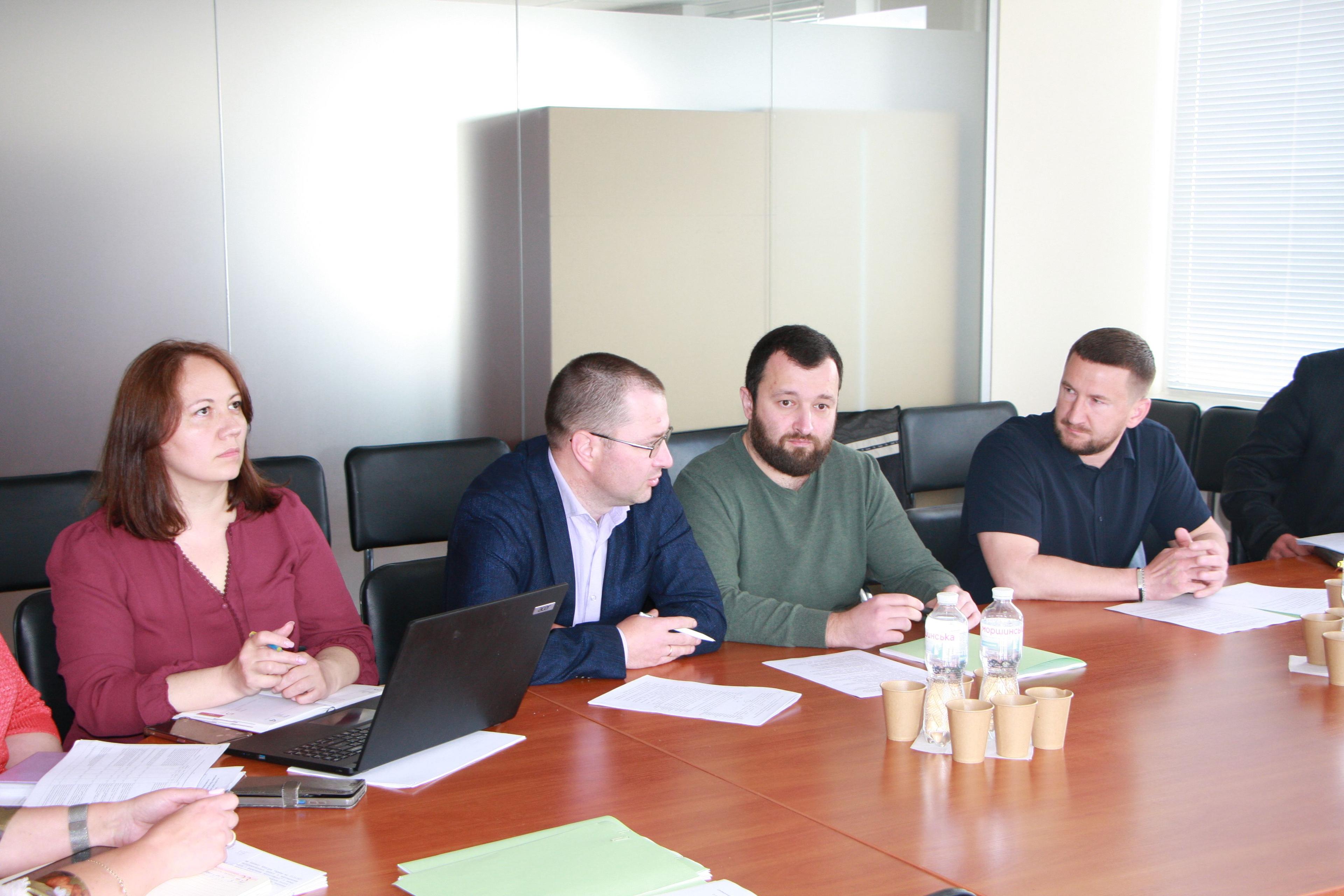 На фото представники Громадської ради при Мінсоцполітики та предстваники Міністерства 