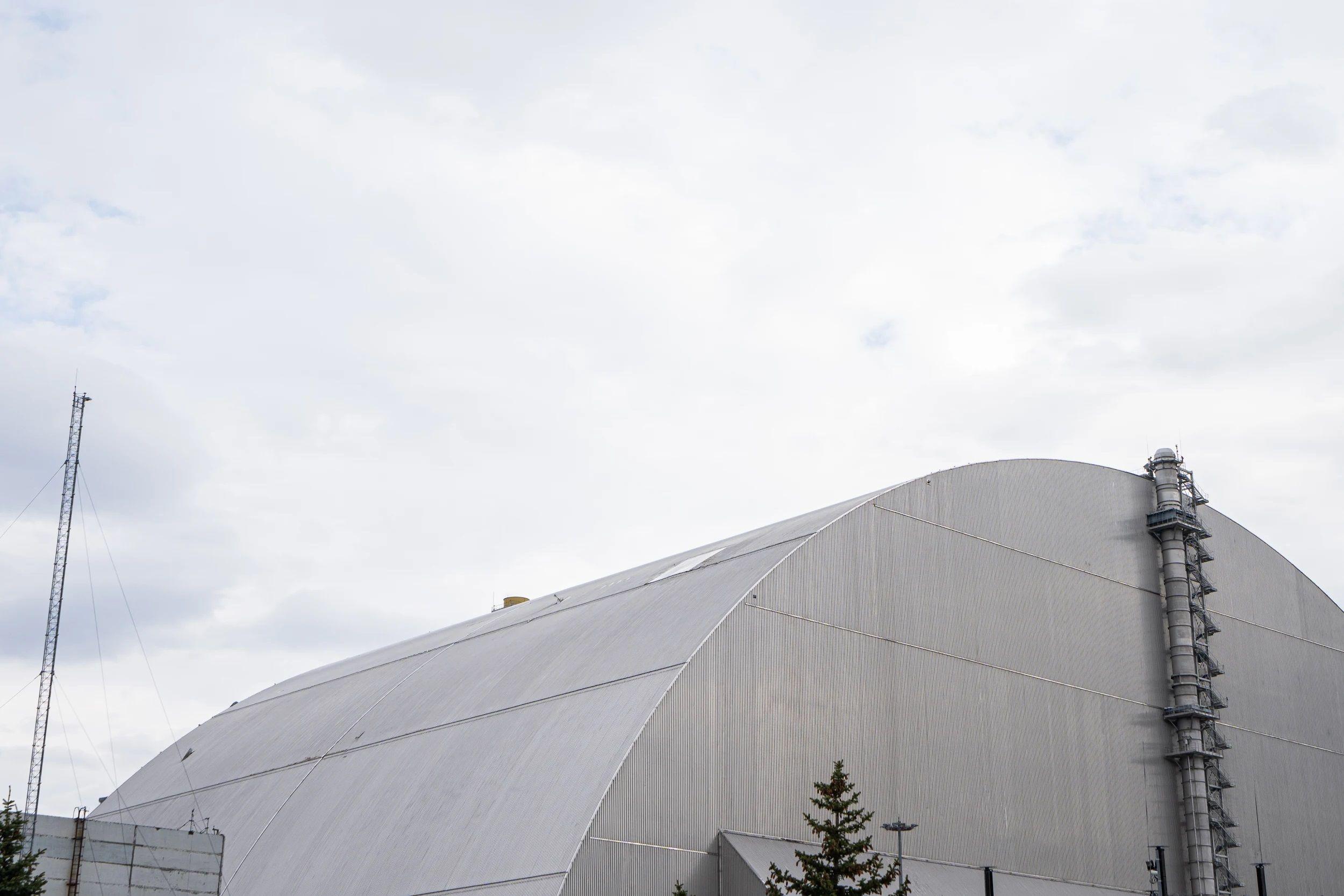 На фото зображення саркофагу Чорнобильської АЕС